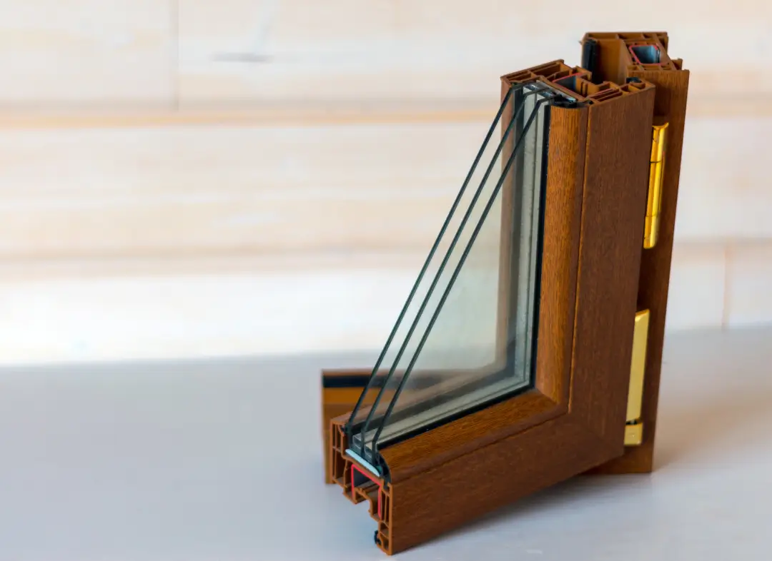 Installation de fenêtre en bois sur mesure Colomars